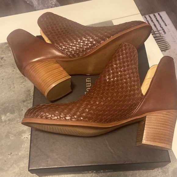 Vintage Foundry Company Leather Skylar Booties, Size 9, NIB - Picture 8 of 10